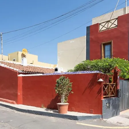Rural House With Traditional Architecture S. Xix * Santa Cruz de Tenerife