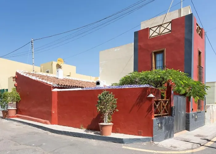 Rural House With Traditional Architecture S. Xix * Santa Cruz de Tenerife