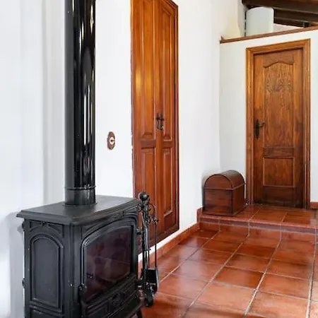 Rural House With Traditional Architecture S. Xix בית נופש