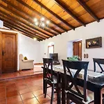Rural House With Traditional Architecture S. Xix Dom wakacyjny *